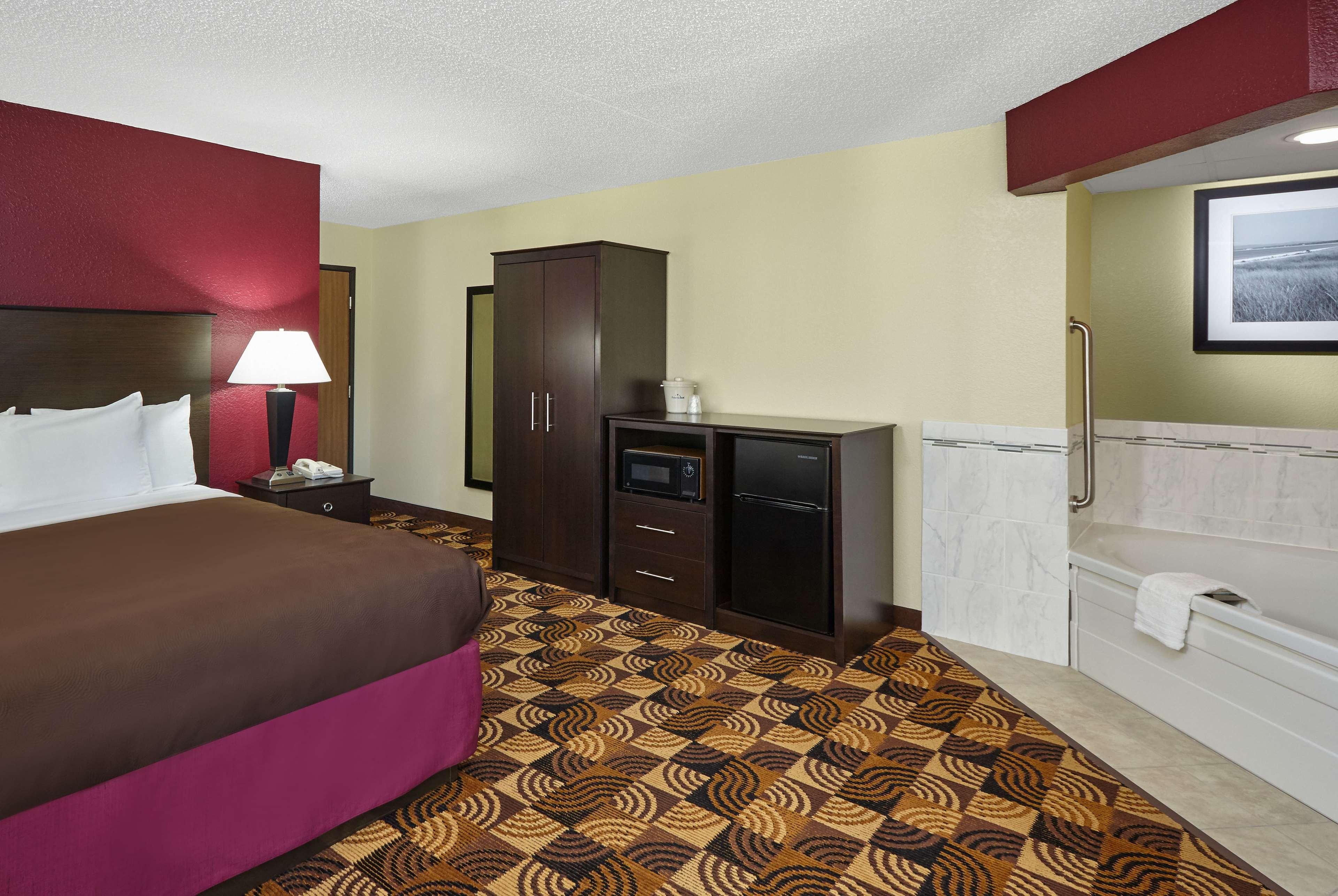Americinn By Wyndham Elkhorn Near Lake Geneva Dış mekan fotoğraf