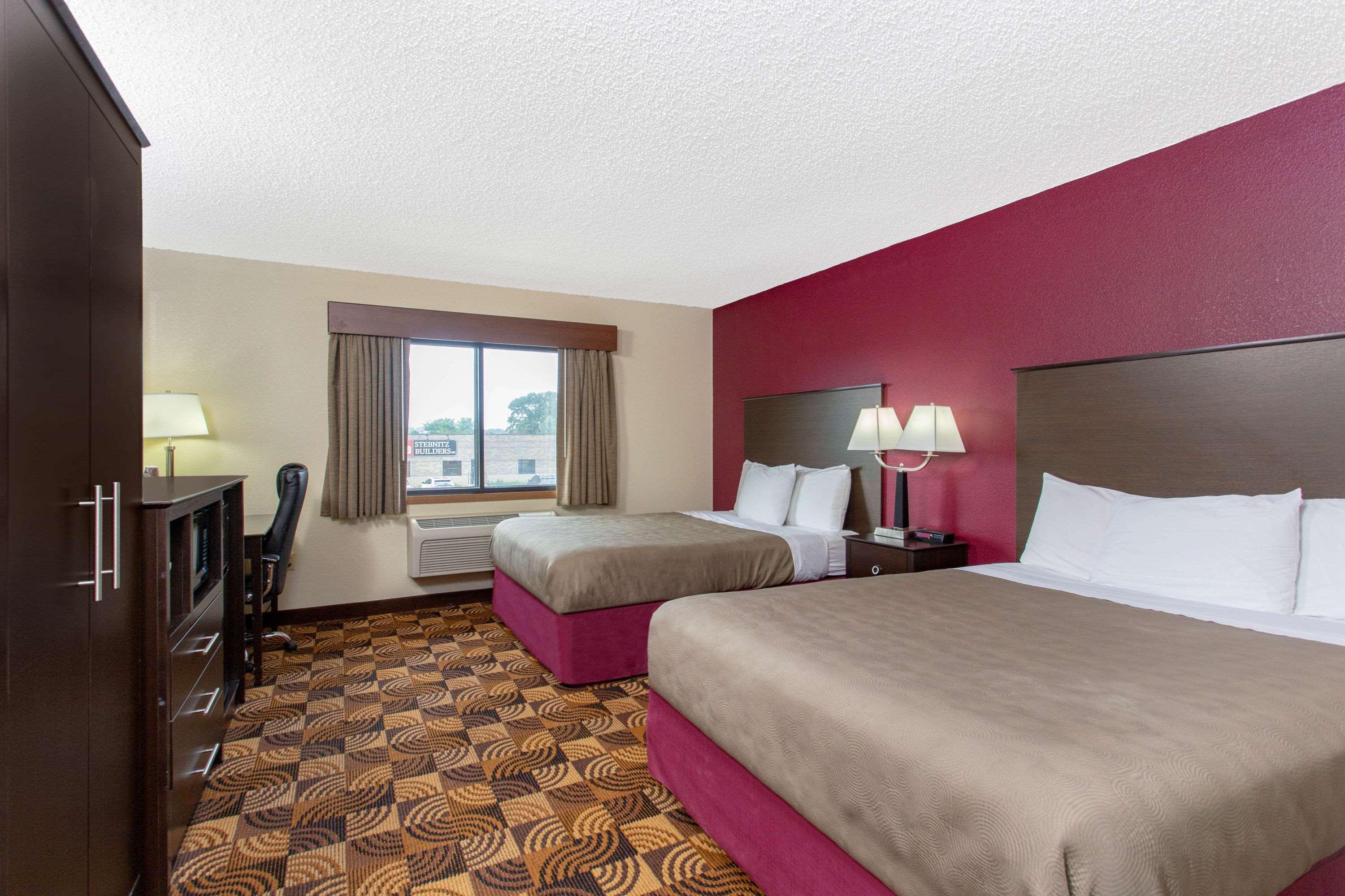 Americinn By Wyndham Elkhorn Near Lake Geneva Dış mekan fotoğraf