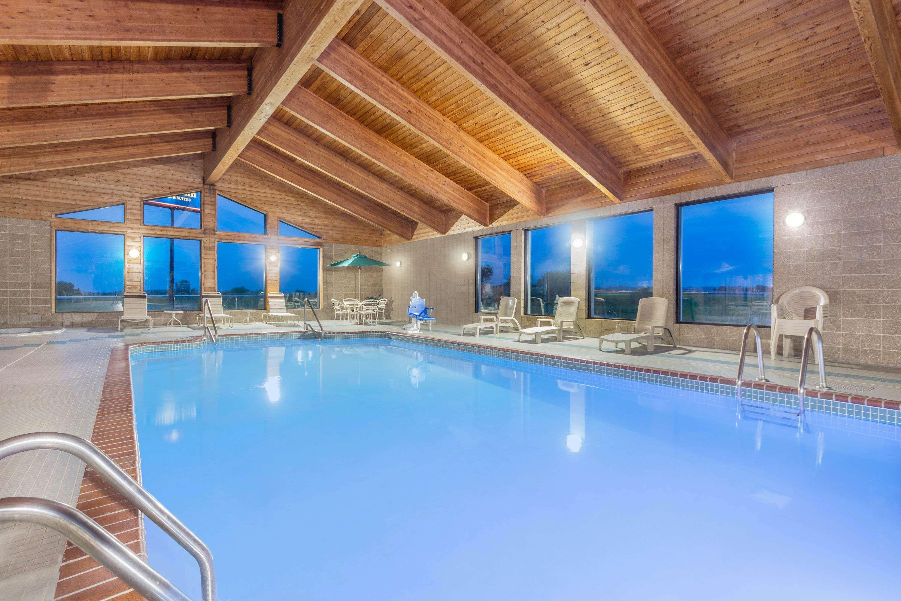 Americinn By Wyndham Elkhorn Near Lake Geneva Dış mekan fotoğraf