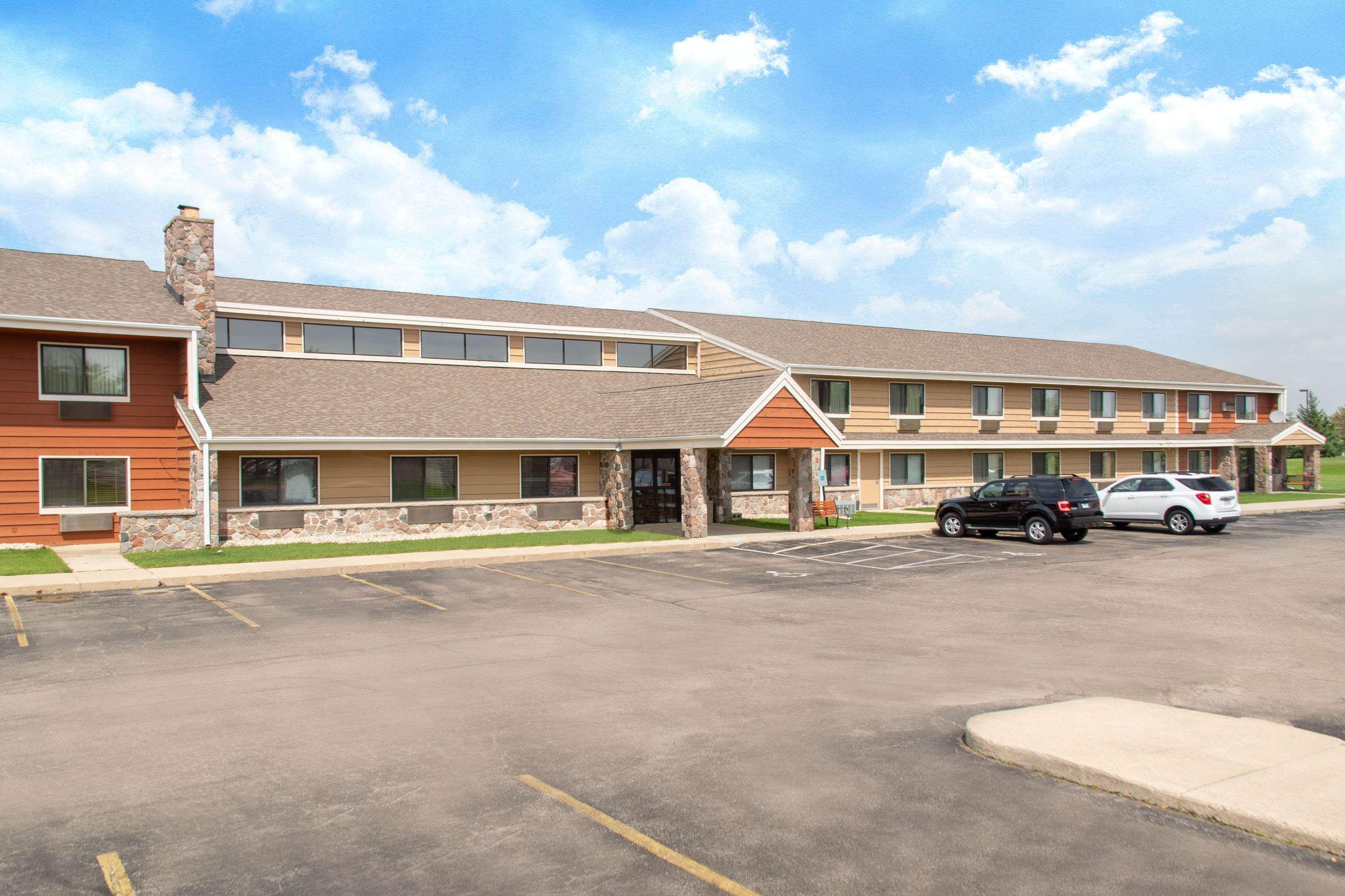 Americinn By Wyndham Elkhorn Near Lake Geneva Dış mekan fotoğraf