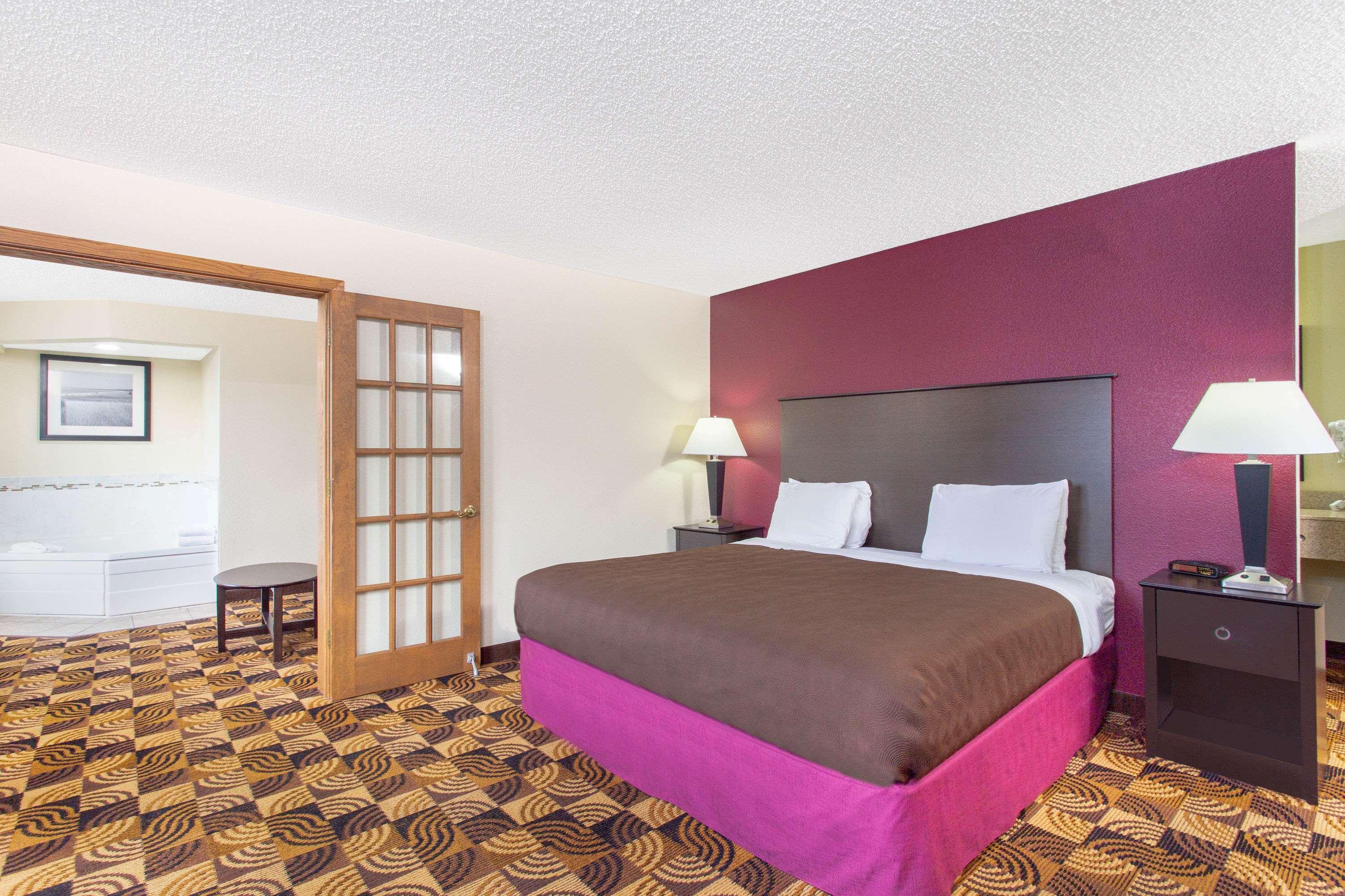 Americinn By Wyndham Elkhorn Near Lake Geneva Dış mekan fotoğraf